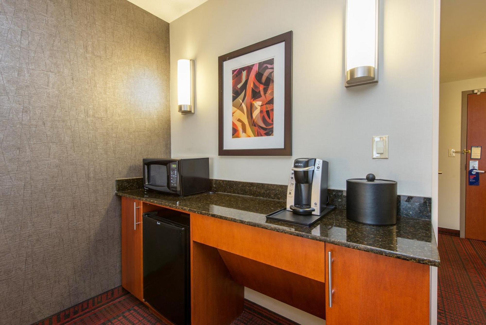 Holiday Inn Express Hotel & Suites Auburn By Ihg Екстер'єр фото